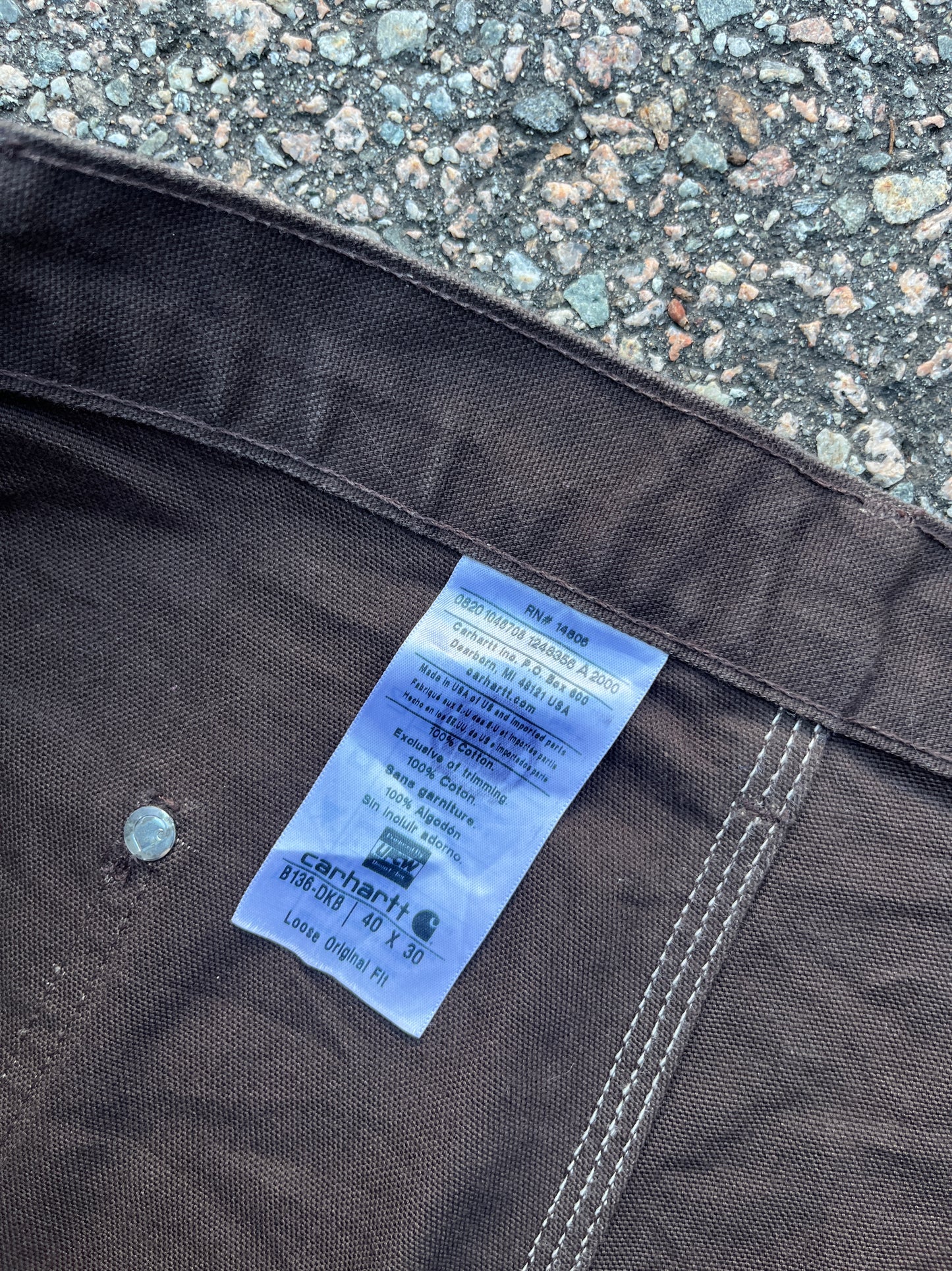 色あせたダークブラウンのカーハート ダブルニーパンツ - 40 x 30