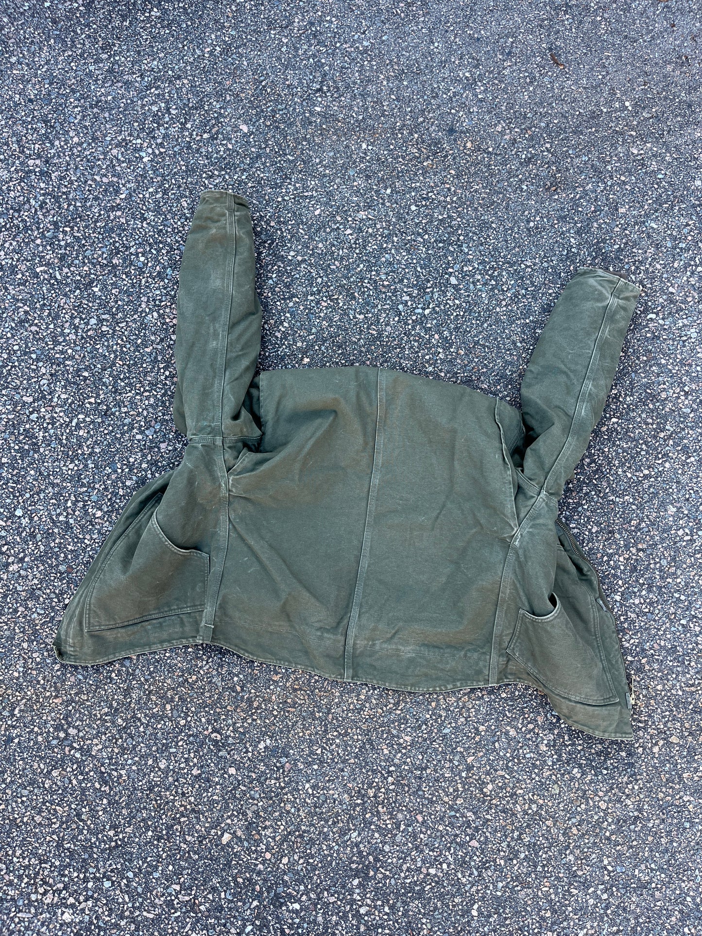 色あせたオリーブグリーンのカーハート シェルパ裏地付きアークティック ジャケット - ミディアム