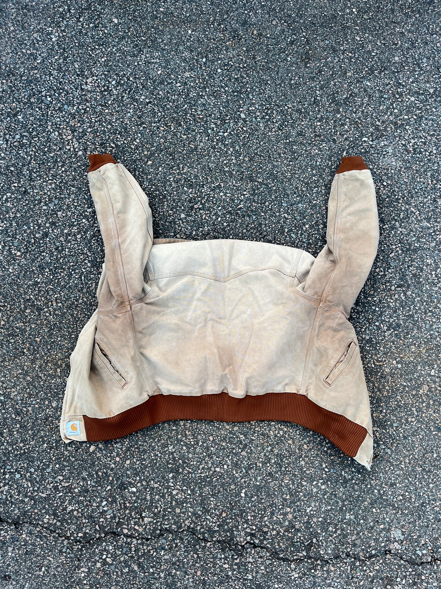 色あせたブラウンのカーハート サンタフェ ジャケット - SM にフィット