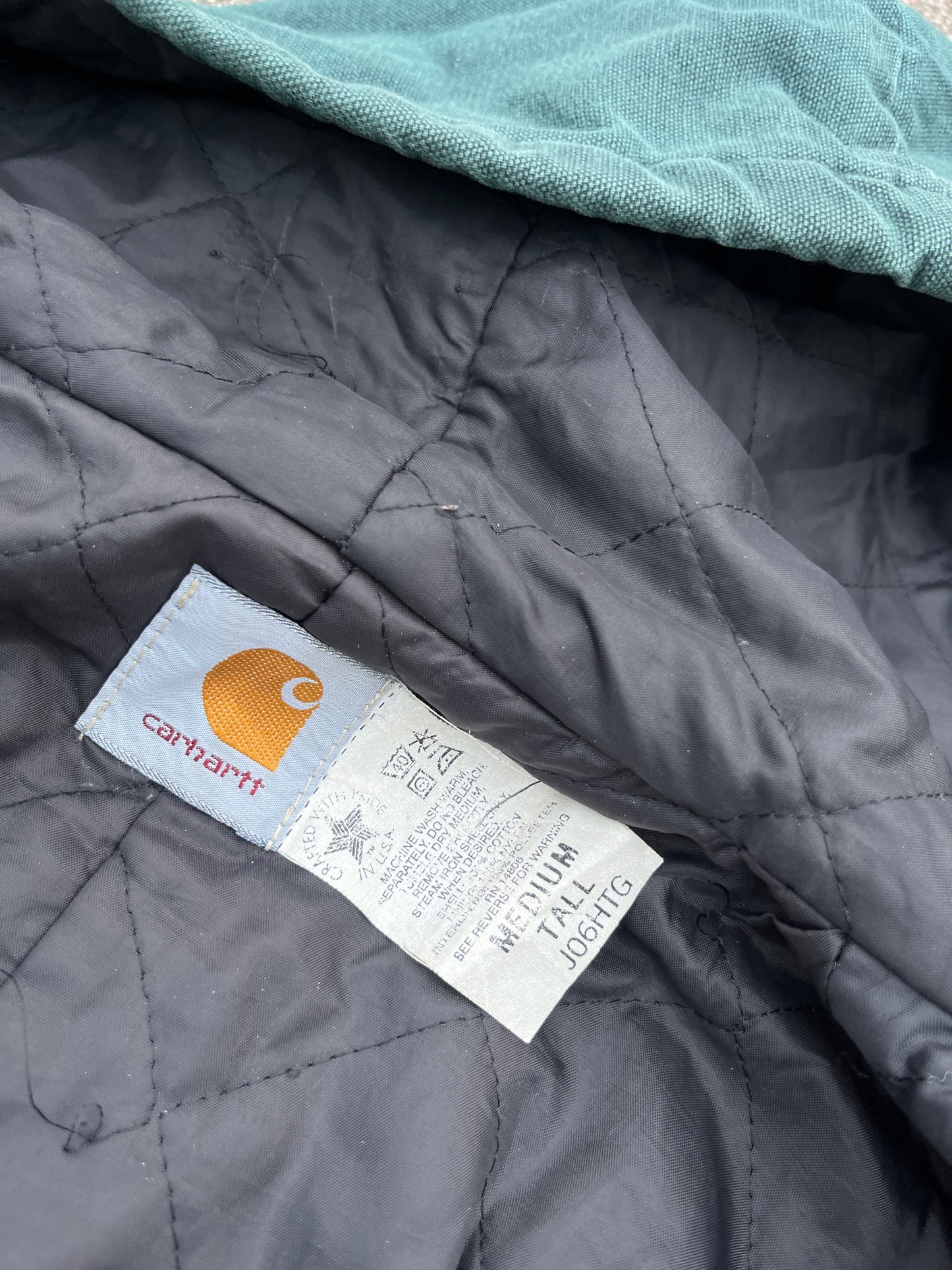 色あせたハンターグリーンのカーハート アクティブ ジャケット - ミディアム