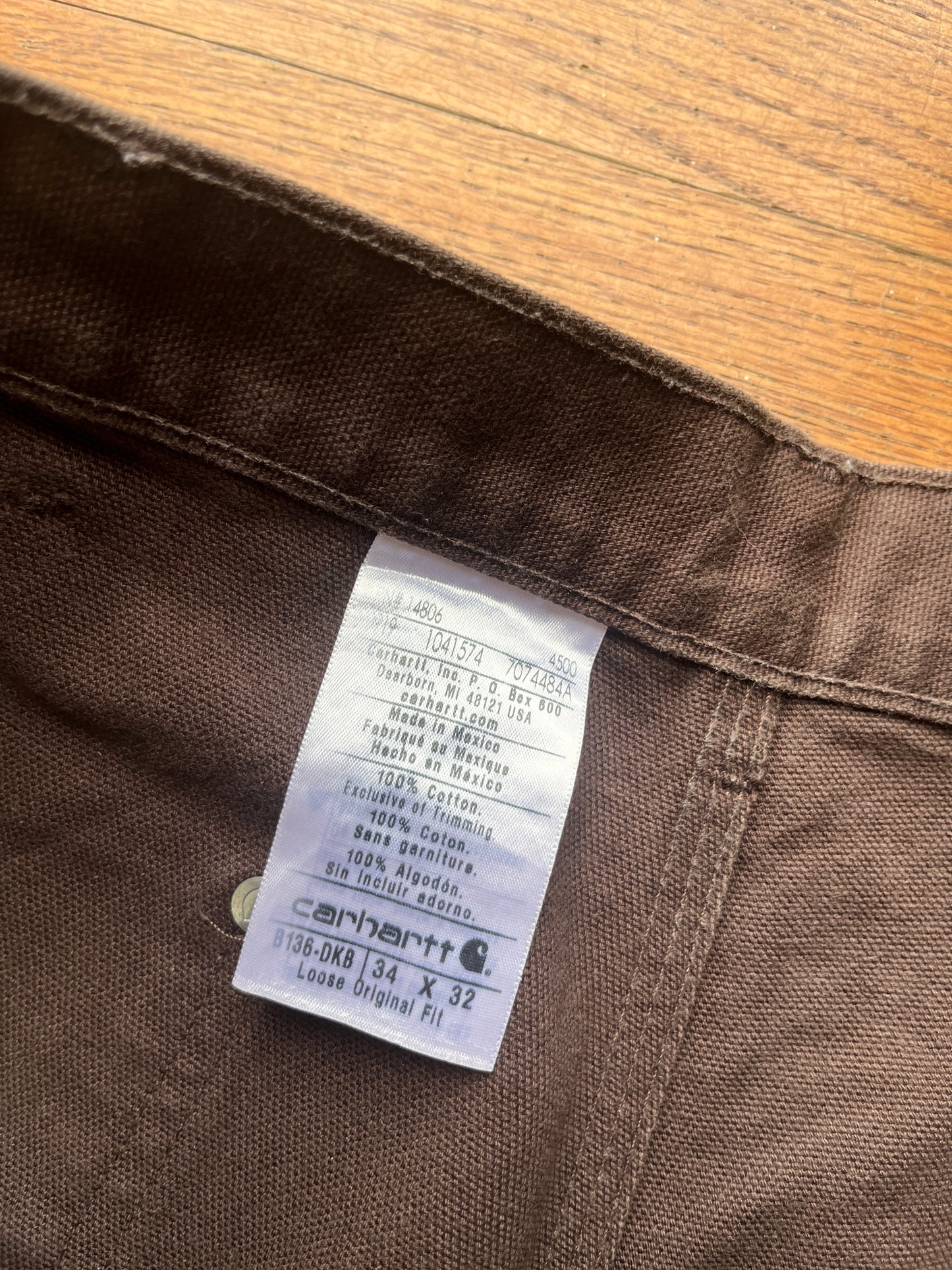 色あせたダークブラウンのカーハート ダブルニーパンツ - 34 x 31