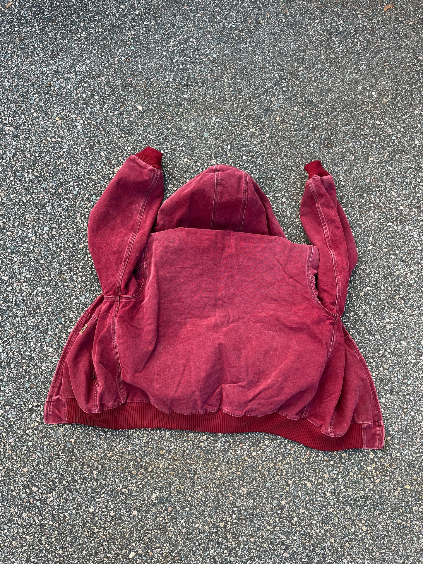 色あせたクリムゾンレッドのカーハート アクティブ ジャケット - L