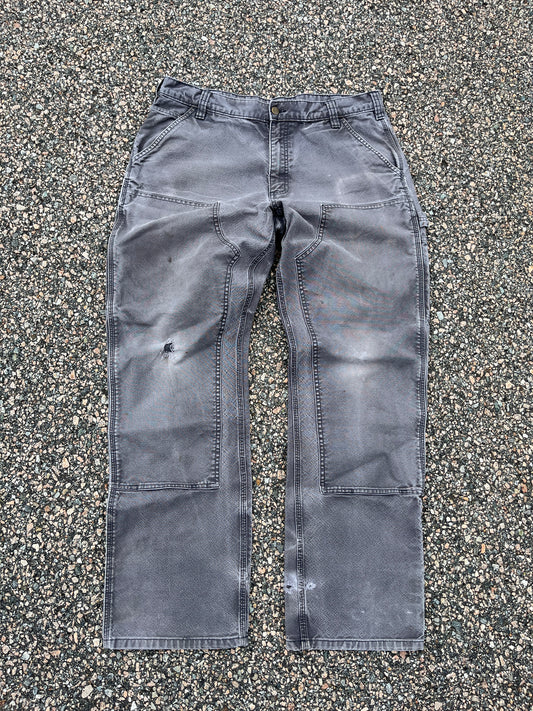 色あせたセメントグレーのカーハート ダブルニーパンツ - 35 x 31