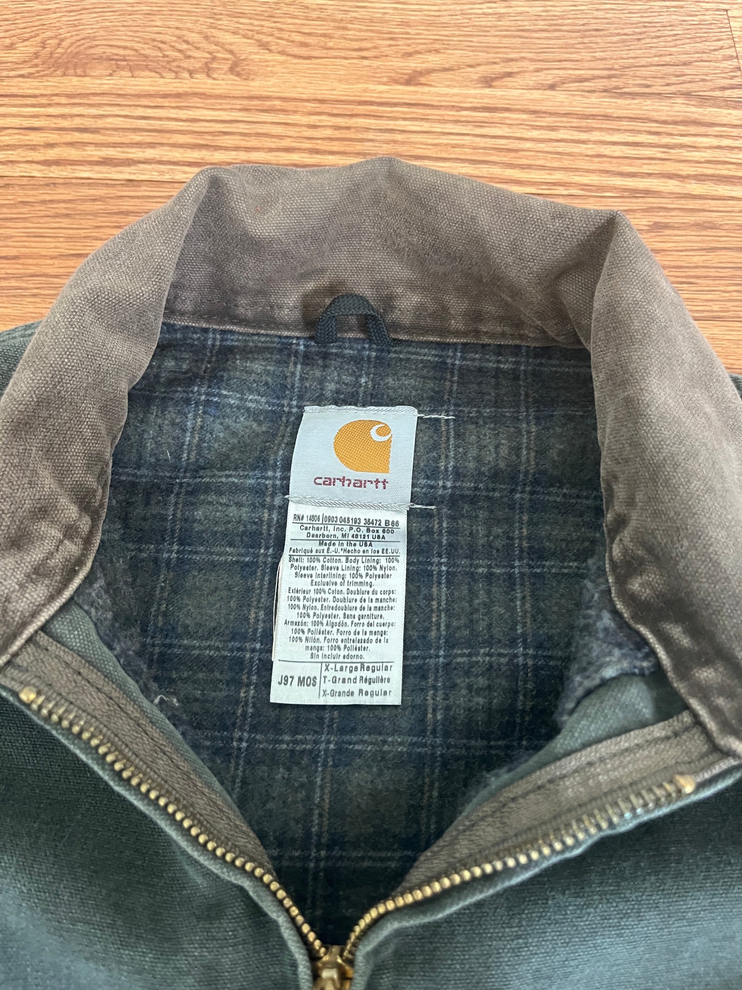 色あせたグリーンのカーハート デトロイト ジャケット - XL