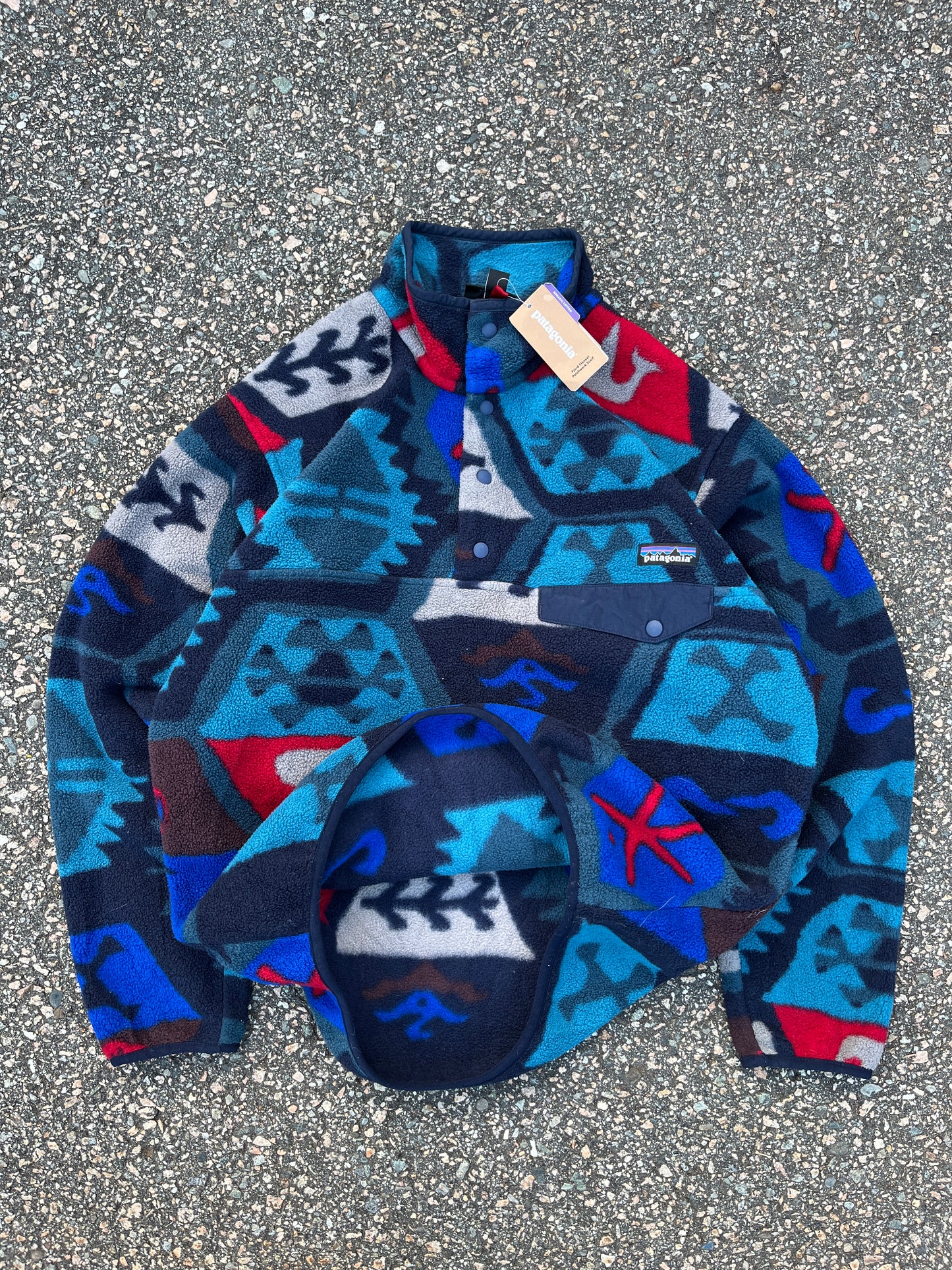 全新带标签 Patagonia Synchilla Aztec 羊毛套头衫 - 小号