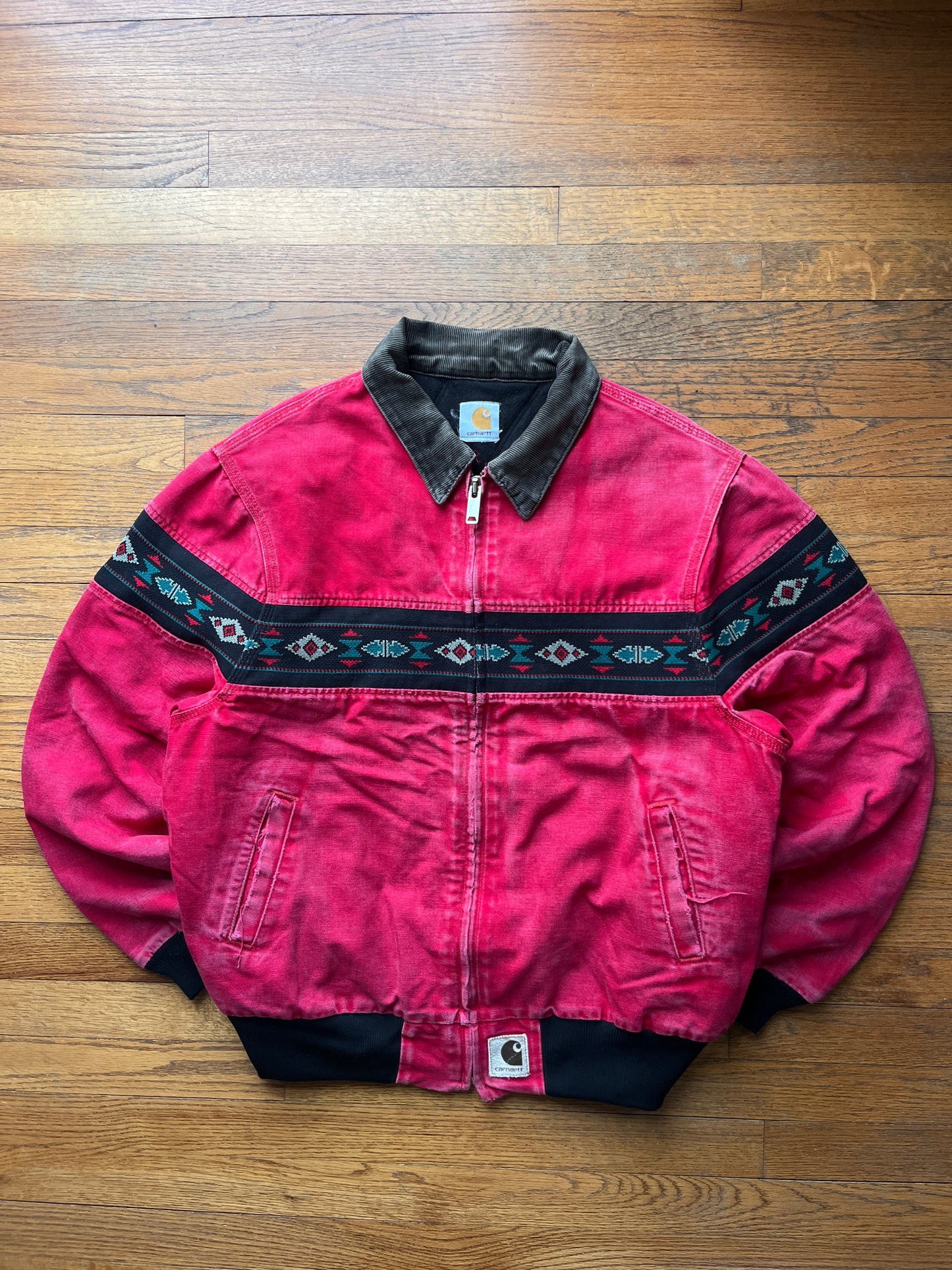 褪色红色 Southwest Aztec Carhartt Santa Fe 夹克 - 适合 ML