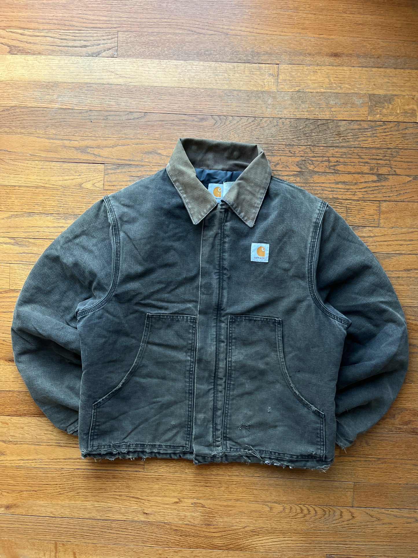 褪色和破旧黑色 Carhartt 北极夹克 - 中号