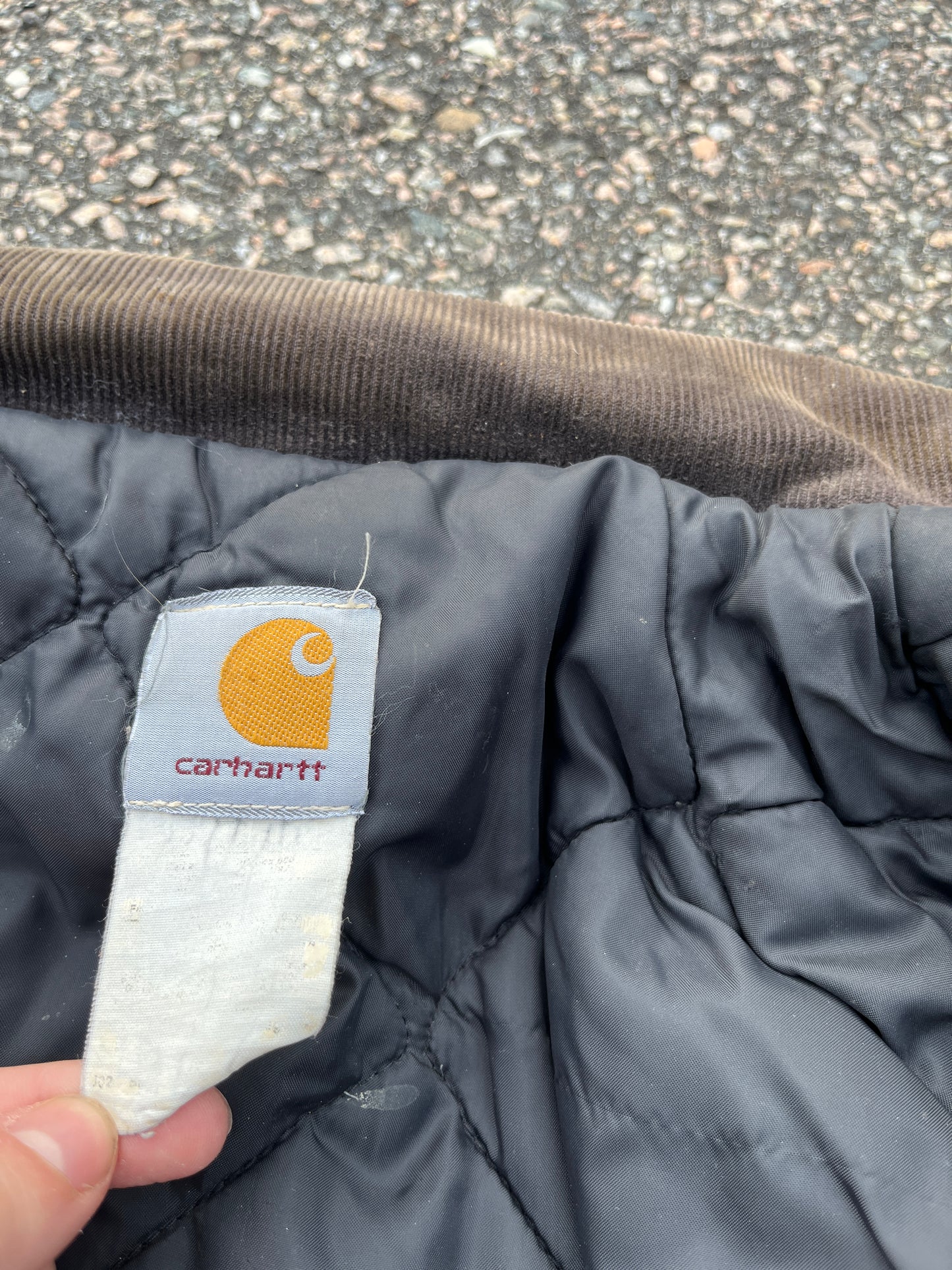 褪色和破旧黑色 Carhartt 北极夹克 - 中号