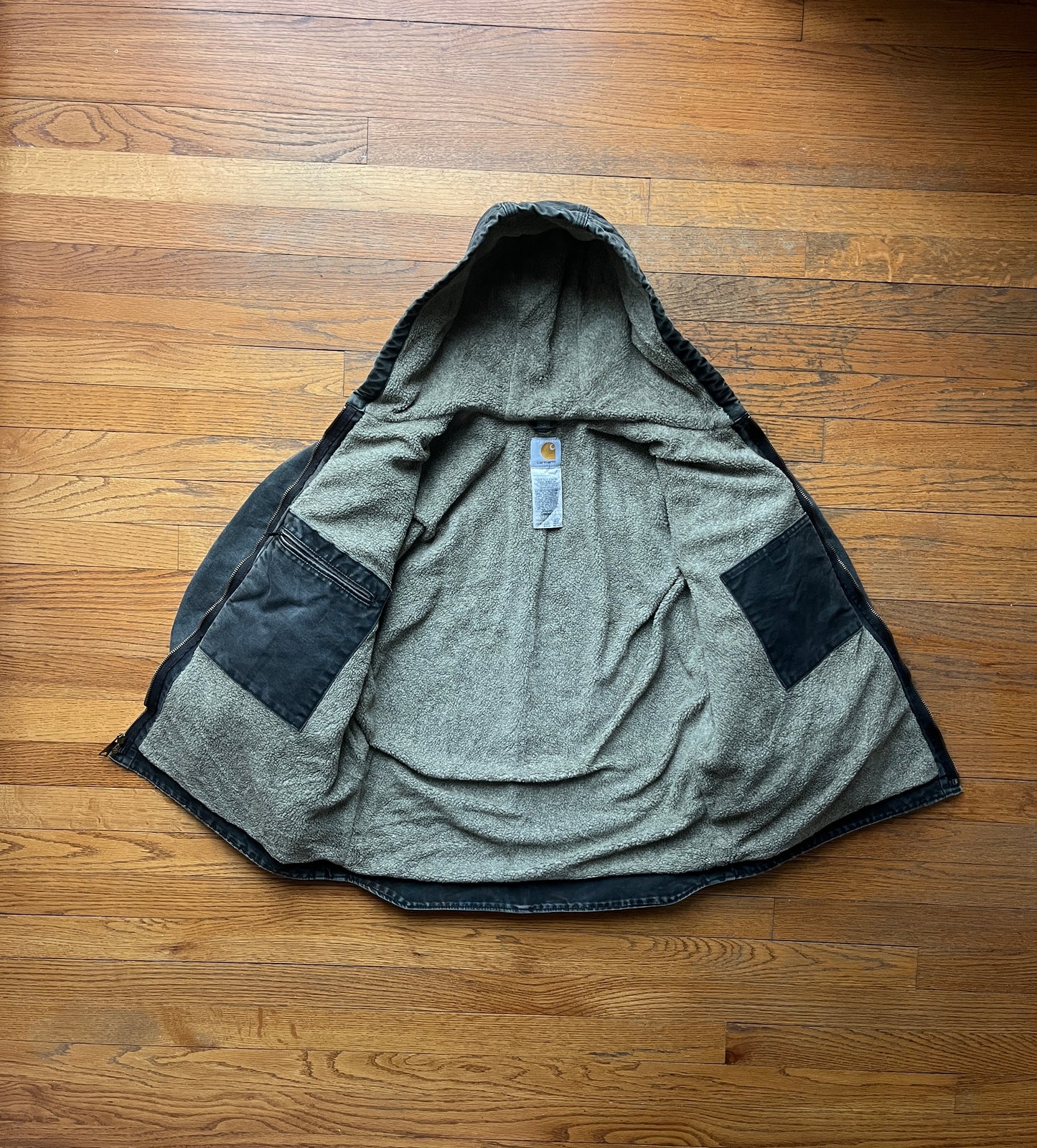 褪色黑色 Carhartt Sherpa 衬里夹克 - 中号宽松款