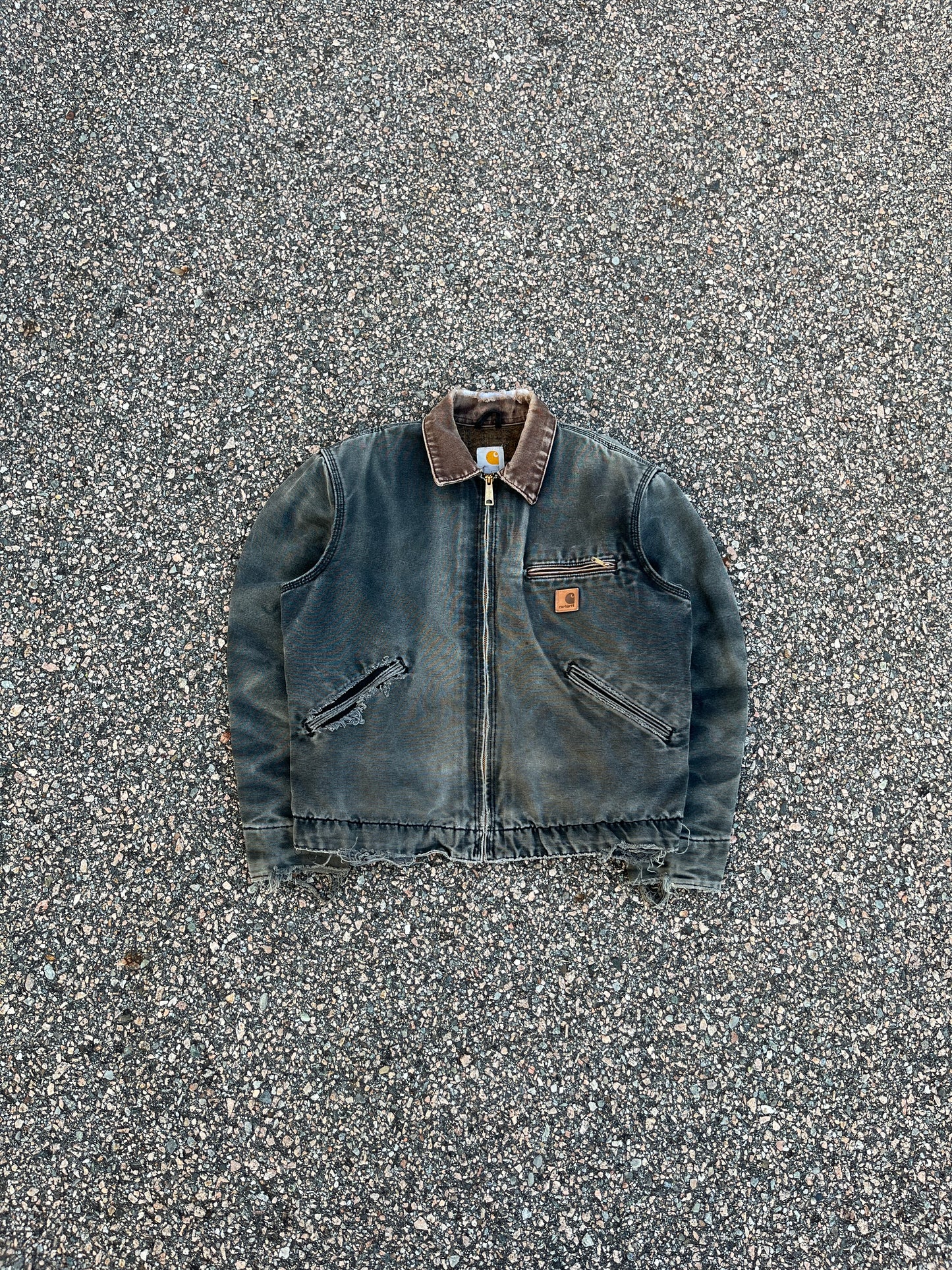 褪色和破旧黑色 Carhartt 底特律夹克 - 中号