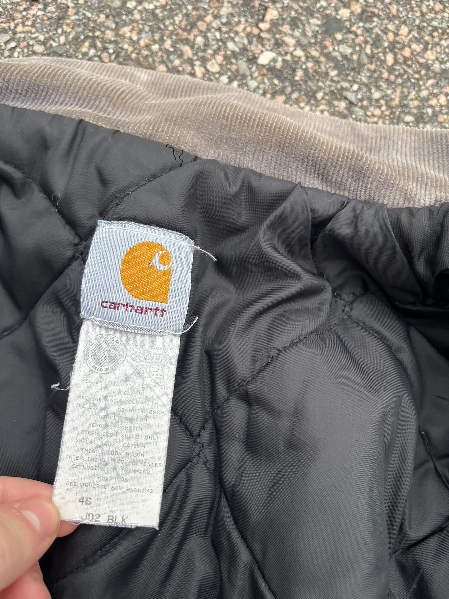 褪色和涂漆黑色 Carhartt 北极夹克 - 中号