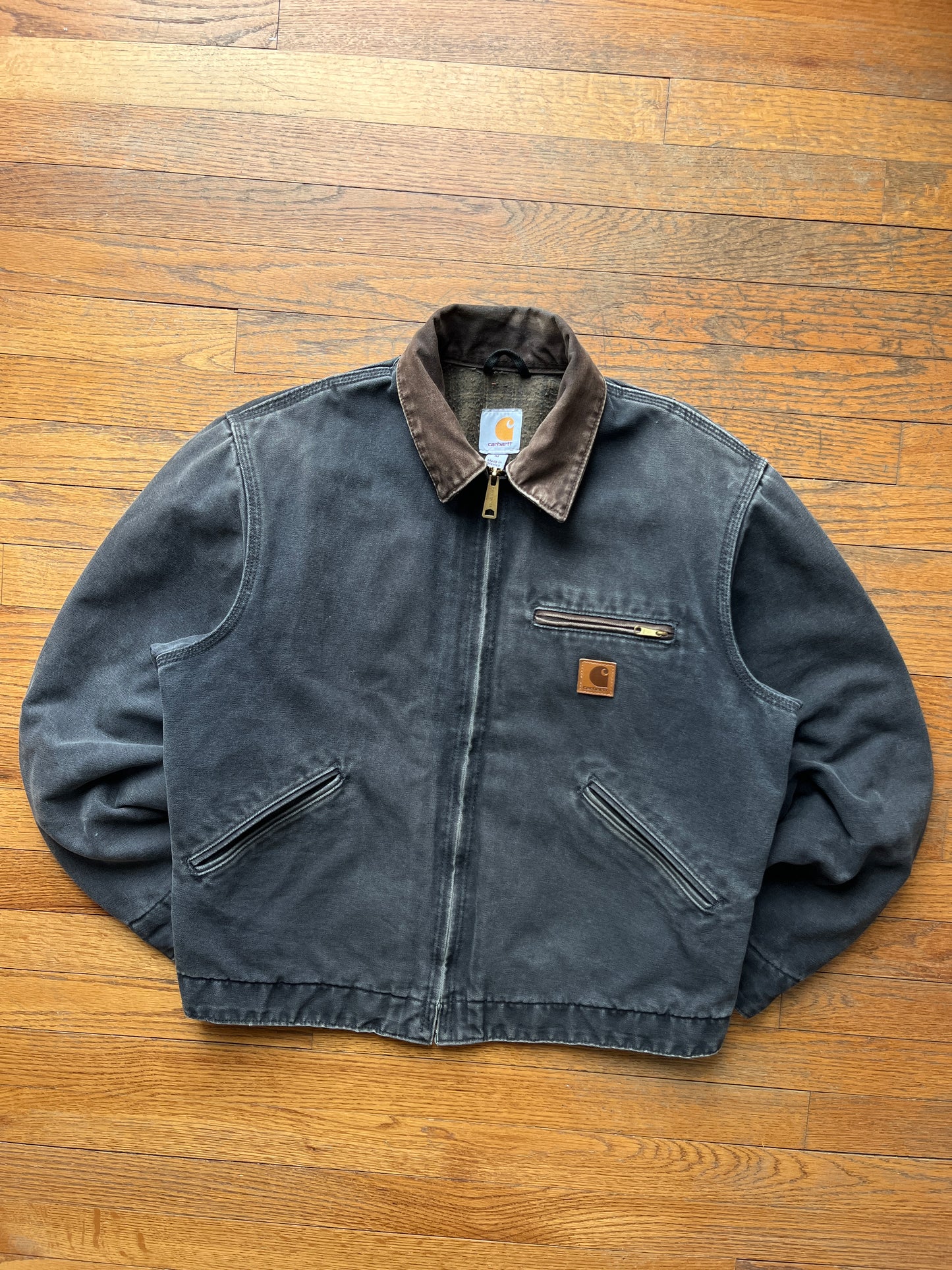 褪色黑色 Carhartt 底特律夹克 - 中号