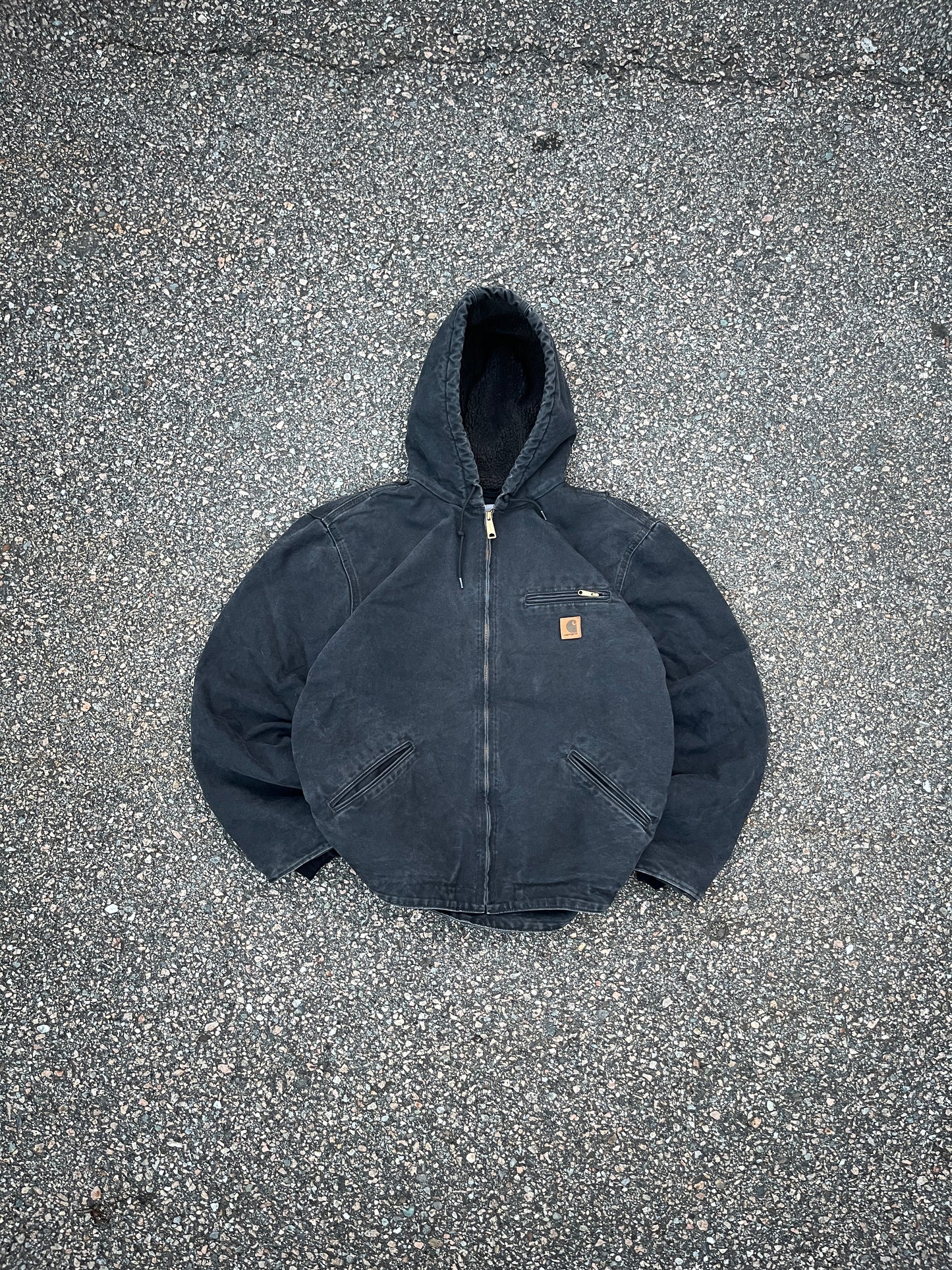 褪色黑色 Carhartt Sherpa 衬里夹克 - 适合 ML