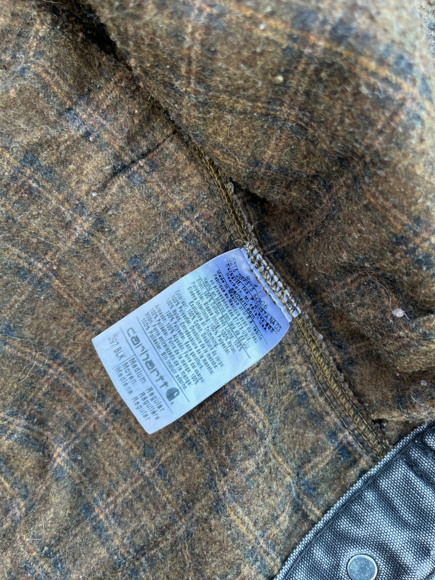 褪色和破旧黑色 Carhartt 底特律夹克 - 中号