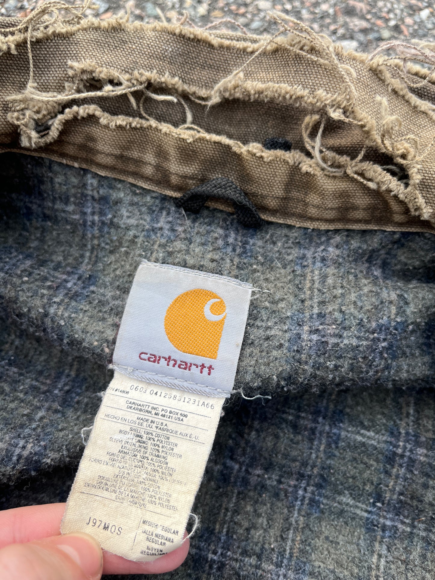 褪色和破旧的橄榄绿色 Carhartt 底特律夹克 - 中号