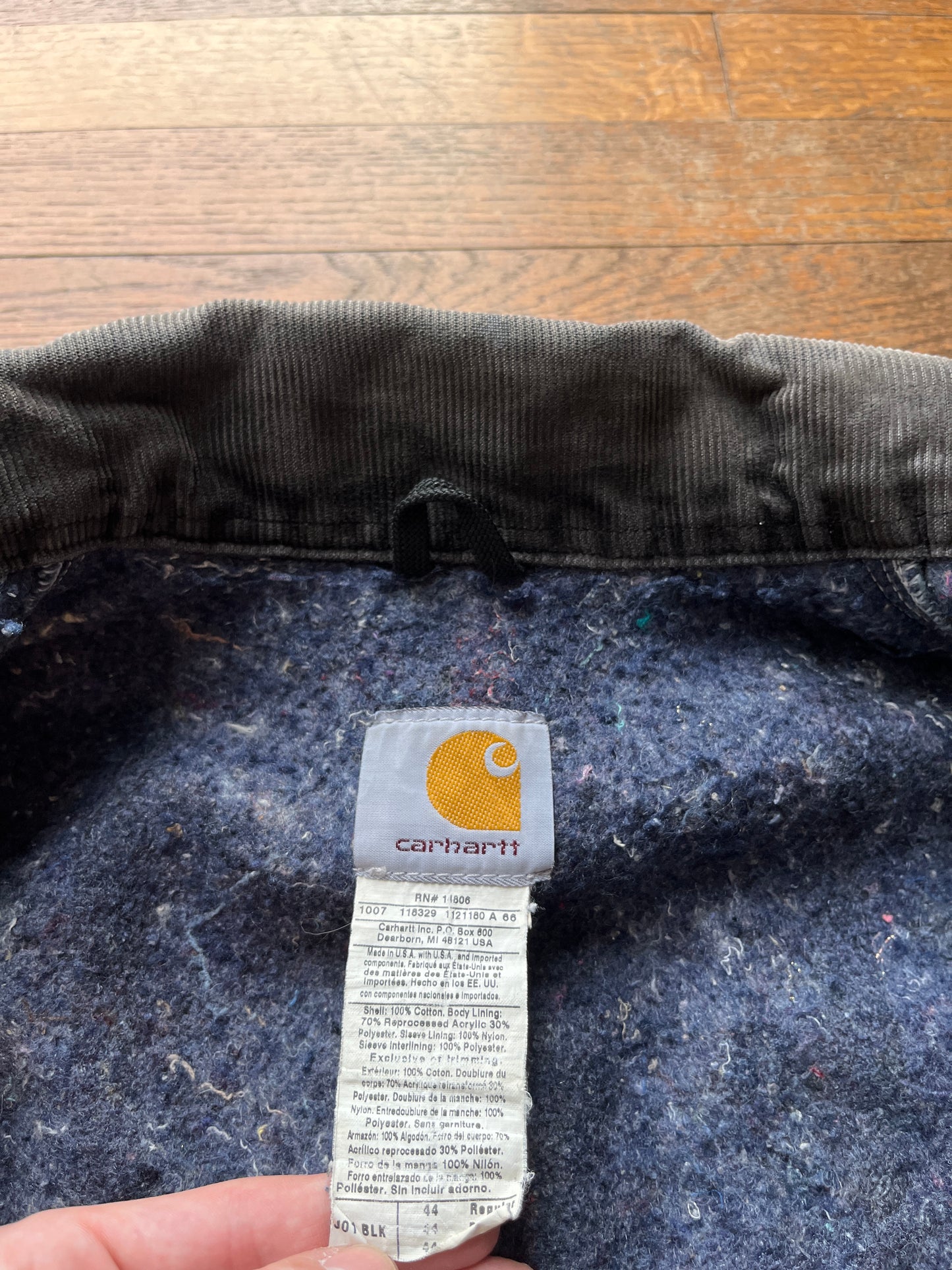 褪色黑色 Carhartt Detroit 夹克 - 中号宽松款