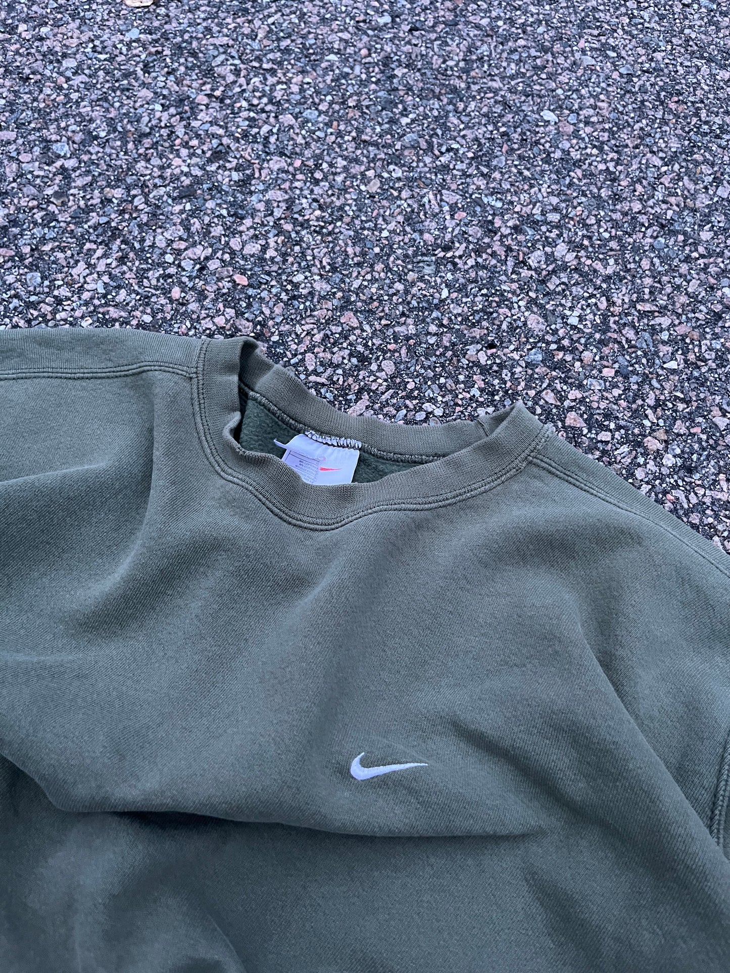 90 年代褪色橄榄色 Nike 圆领衫 - L~XL