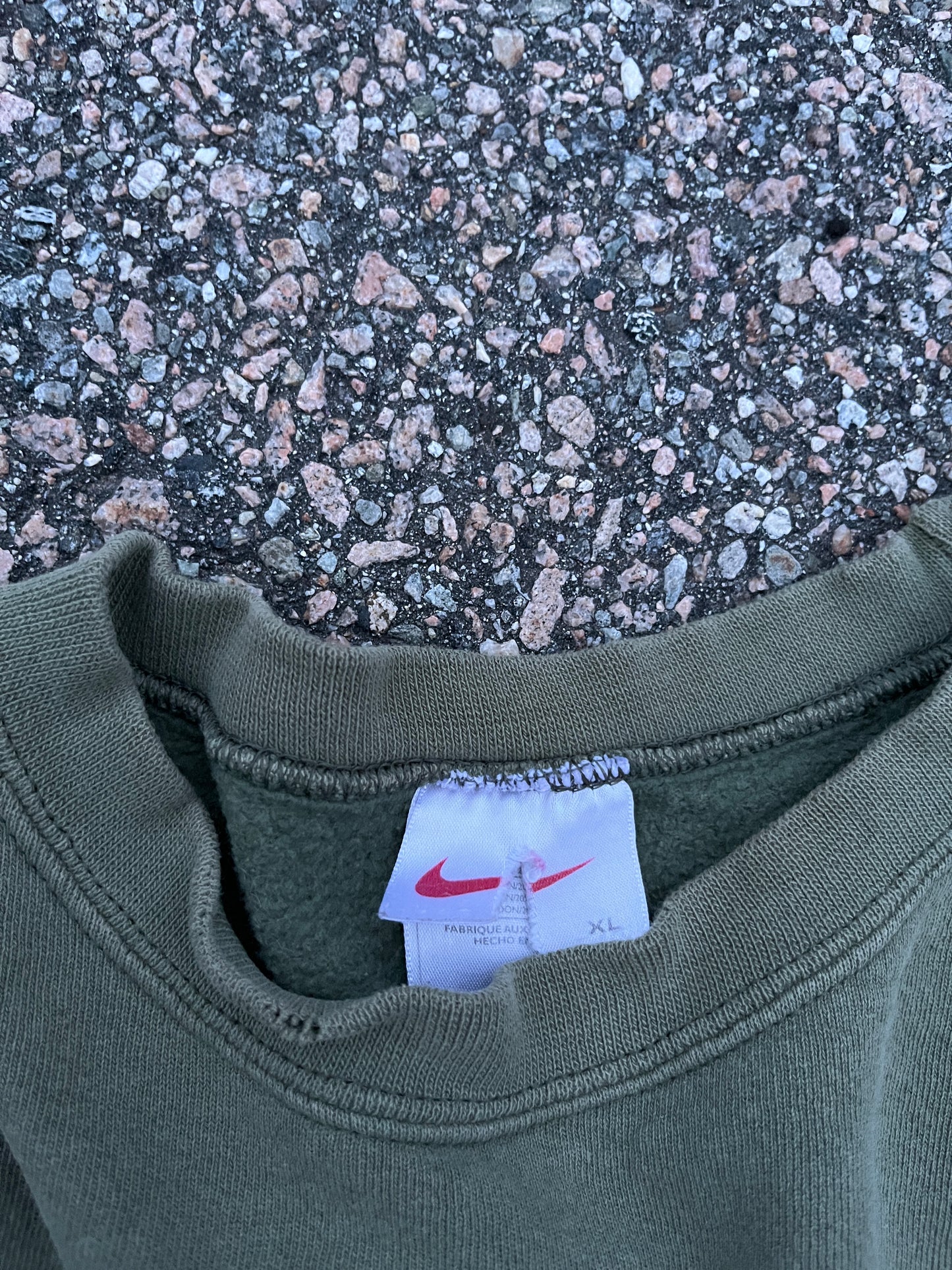 90 年代褪色橄榄色 Nike 圆领衫 - L~XL